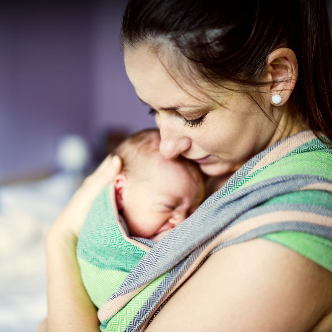 Ghid complet Babywearing: tipuri de sisteme și cum alegi