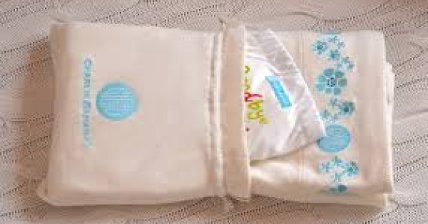 Set Cadou Pentru Nou Nascuti Patura Bumbac Organic Scutec Textil Charlie Banana X Small Hello Cloth