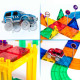 Set PicassoTiles Pistă de curse - 81 piese magnetice de construcție - conține 2 mașini cu LED-uri