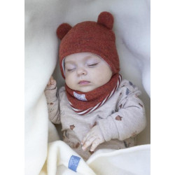Căciuliță din polar de lână Merino organică Pickapooh Bea Red Wood, căptușită cu bumbac organic, model ursuleț cu urechiușe