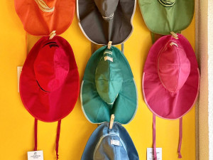 Back in stock + 3 culori noi la pălăriile de soare Pickapooh!