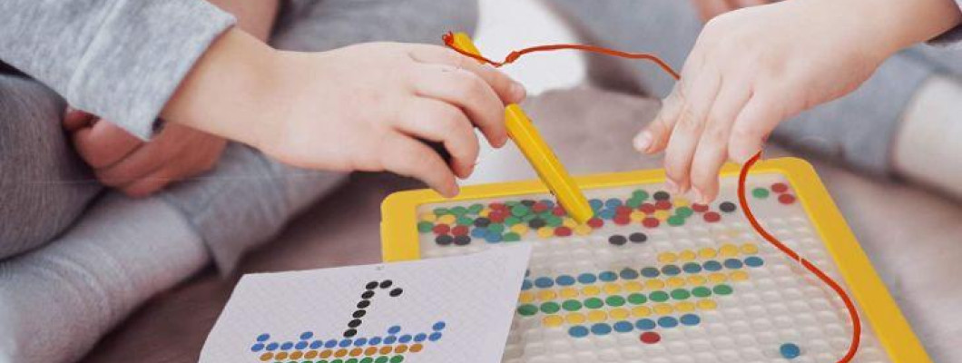 Tabla Playmags cu buline colorate magnetice Magna Dots Travel a revenit în stoc!