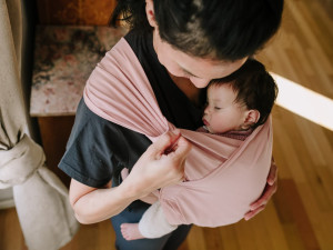 Au revenit în stoc: marsupiile Boba Bliss și wrapurile elastice din bambus Boba