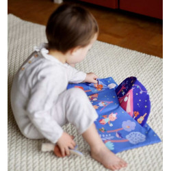 Carte textilă de activități Ebulobo Gabin Lapin „Prima mea carte Pop-Up”