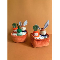 Grădina lui Gabin Lapin – set de joacă textil Ebulobo cu două jucării detașabile Grădina lui Gabin Lapin – set de joacă textil Ebulobo cu două jucării detașabile