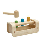 Jucărie educativă Plan Toys din lemn de cauciuc cu ciocan și cilindri Jucărie educativă Plan Toys din lemn de cauciuc cu ciocan și cilindri