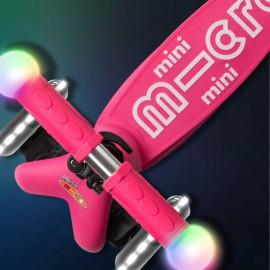 Trotinetă Mini Micro Deluxe Magic Pink Led pentru copii 2-6 ani
