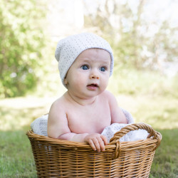 Căciuliță Summerville albă cu liniuțe din bumbac organic GOTS pentru bebeluși de 0-3 luni Căciuliță Summerville albă cu liniuțe din bumbac organic GOTS pentru bebeluși de 0-3 luni