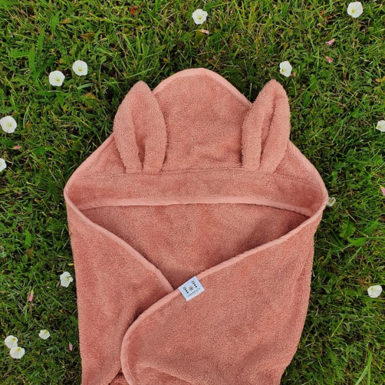 Prosop Summerville Rabbit Misty Rose cu glugă și urechiușe, din bumbac organic GOTS, pentru bebeluși Prosop Summerville Rabbit Misty Rose cu glugă și urechiușe, din bumbac organic GOTS, pentru bebeluși